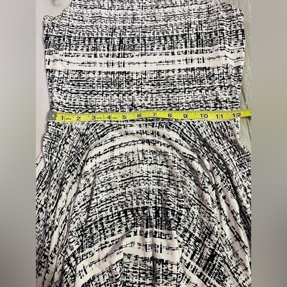 Coercion Black and White Sleeveless Static Print Dress, Size Small - Picture 9 of 9